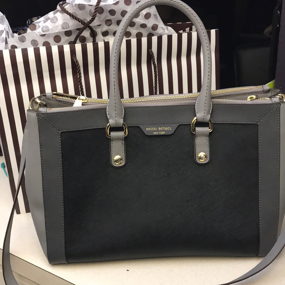 Like new Henri Bendel carryall tote